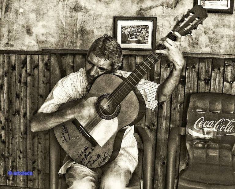 LA SOLEDAD ETERNA DEL TOCAOR